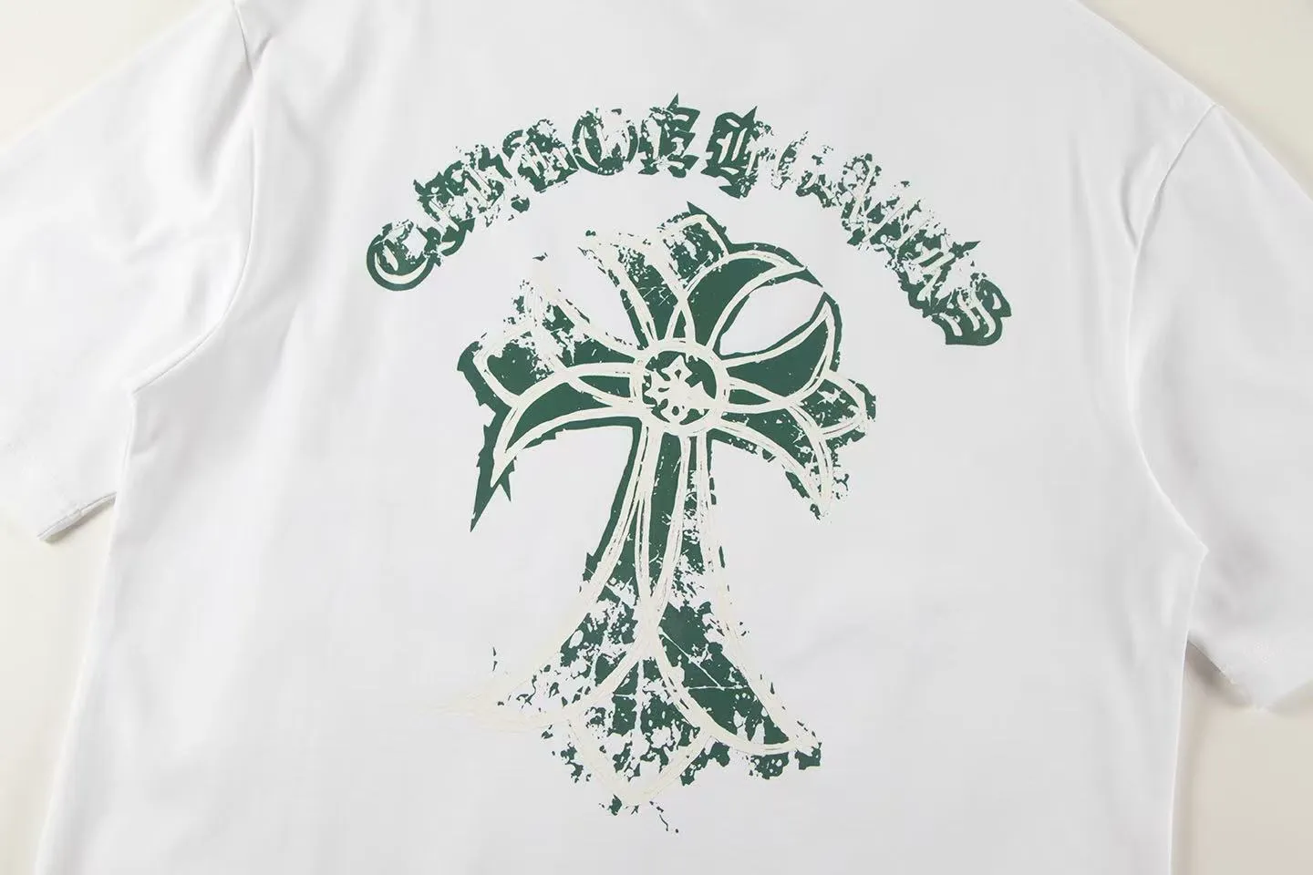 🅿️150 Style: 2025 new Croix Heart short-sleeved T-shirt Material: High version 300g double yarn combed cotton Size: S～XL Color: White Style number: Z017